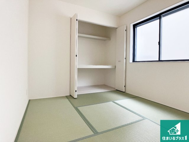 神戸市垂水区千鳥が丘　第3期　新築一戸建ての和室|一室あると便利な和室は客間としてだけでなく、小さなお子様のプレイルームや食後のくつろぎスペースとしてもご利用いただけます。収納もついていますので大活躍間違いなし！