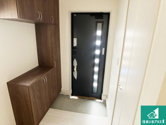 神戸市垂水区千鳥が丘　第3期　新築一戸建ての玄関|シューズボックスにはたくさんの靴が収納できるので玄関周りはいつもスッキリ！ご家族が増えても安心！