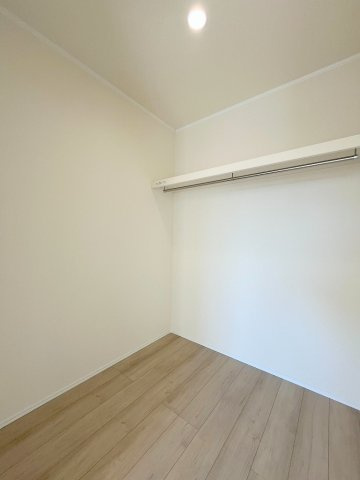 吉川市中曽根1丁目　新築戸建　全2棟　2号棟の収納|季節物の大物家電の収納にも便利なウォークインクローゼット付