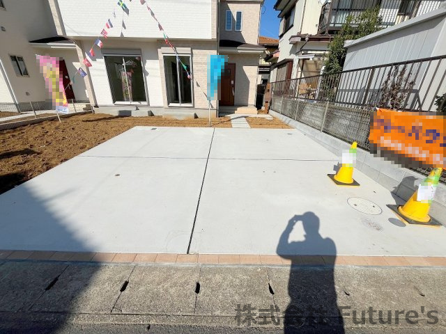 吉川市中曽根1丁目　新築戸建　全2棟　2号棟の駐車場|カースペース並列2台可能