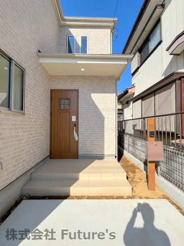 吉川市中曽根1丁目　新築戸建　全2棟　2号棟のエントランス|玄関アプローチ