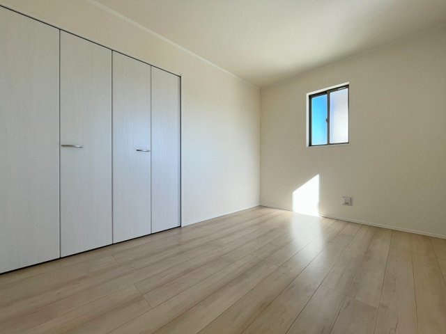 吉川市中曽根1丁目　新築戸建　全2棟　2号棟の洋室|クローゼットが付いた洋室6帖