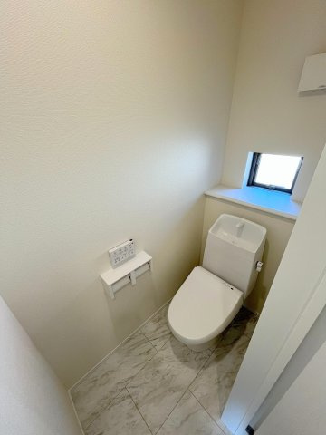 吉川市中曽根1丁目　新築戸建　全2棟　2号棟のトイレ|2階のトイレです