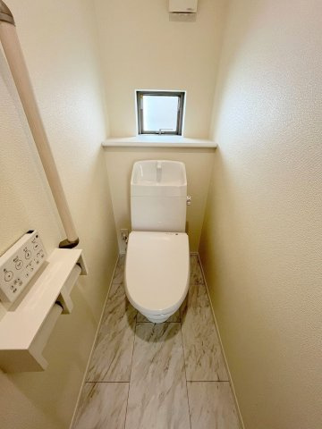 吉川市中曽根1丁目　新築戸建　全2棟　2号棟のトイレ|1階のトイレです