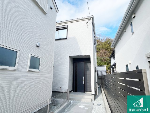 神戸市垂水区千鳥が丘　第3期　新築一戸建てのトイレ|シンプルなトイレは落ち着く空間！お手入れも簡単です！