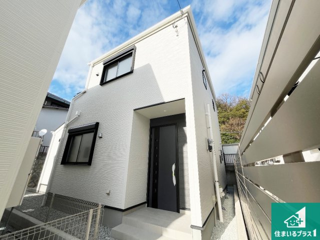 神戸市垂水区千鳥が丘　第3期　新築一戸建ての外観|周辺は落ち着いた街並みの住宅地！子育てがしやすい住環境です！まだ未完成ですが、現地でしかわからない事もございます。是非一度ご覧ください。