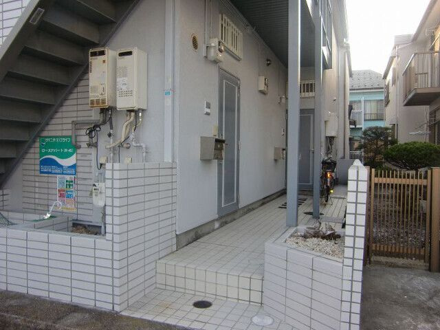 ローズアパートＲ４５番館のエントランス