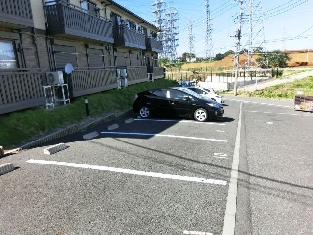フォースリンロードの駐車場
