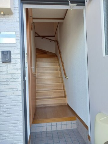 プチレジデンス　ディーヴァ　Ｆの玄関