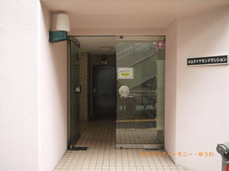 【エントランス】 | 清潔感と歓迎感があるエントランスホールとなります。