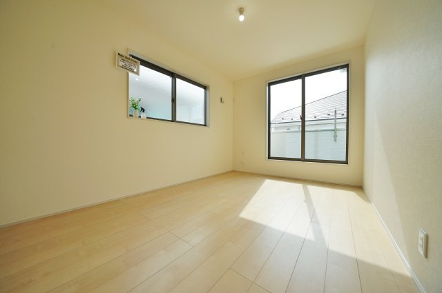 【横浜市瀬谷区宮沢2丁目6-3全4棟新築戸建て】★仲介手数料無料★（南瀬谷小学校・南瀬谷中学校）の洋室