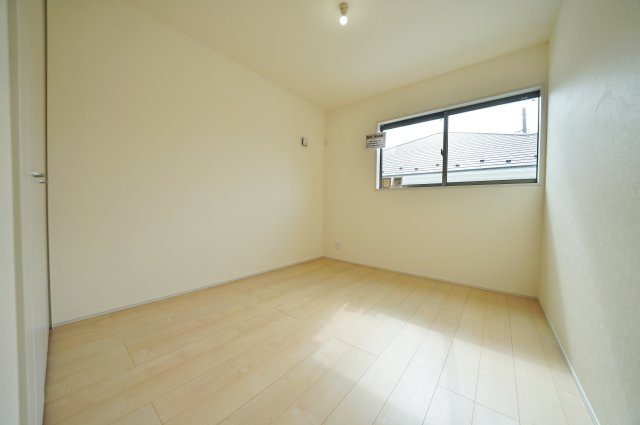 【横浜市瀬谷区宮沢2丁目6-3全4棟新築戸建て】★仲介手数料無料★（南瀬谷小学校・南瀬谷中学校）の洋室