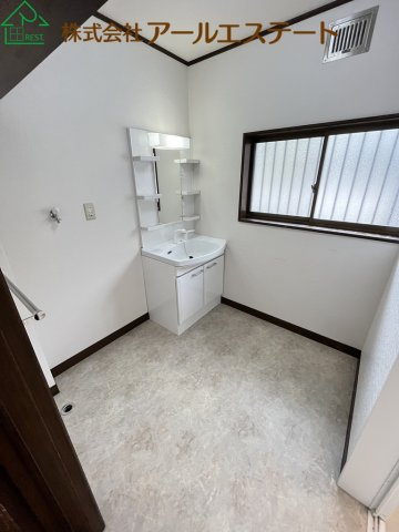 姫路市川西台　　中古戸建の独立洗面台
