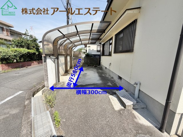 姫路市川西台　　中古戸建の駐車場