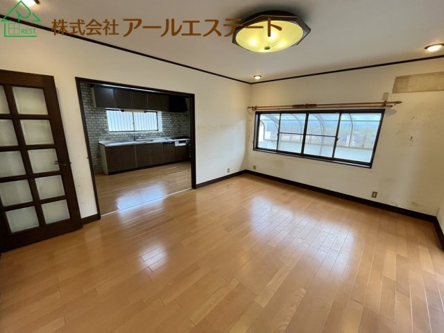 姫路市川西台　　中古戸建の居間・リビング