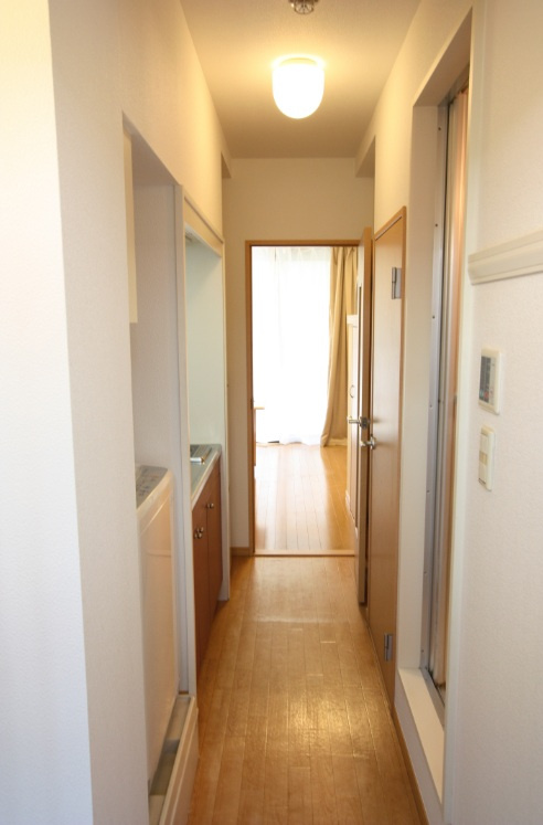 レオパレス轟の玄関