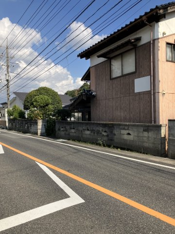 西伯郡南部町福成　中古住宅の前面道路含む現地写真