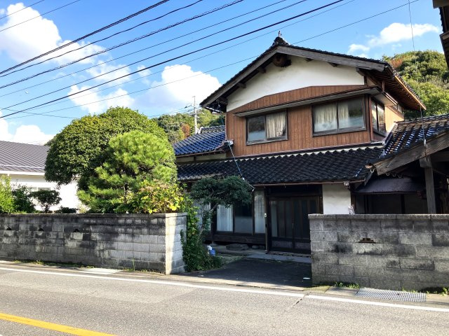 西伯郡南部町福成　中古住宅の外観