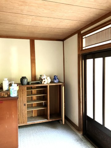 西伯郡南部町福成　中古住宅の玄関