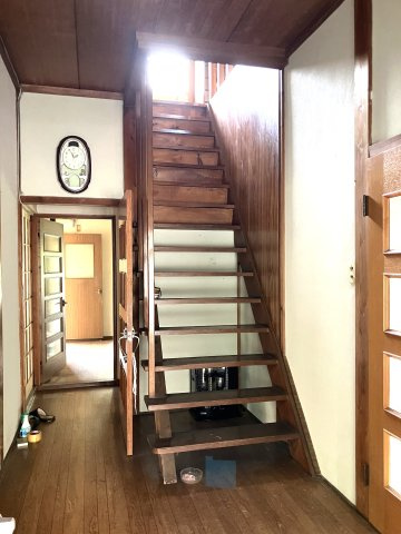西伯郡南部町福成　中古住宅のその他|階段
