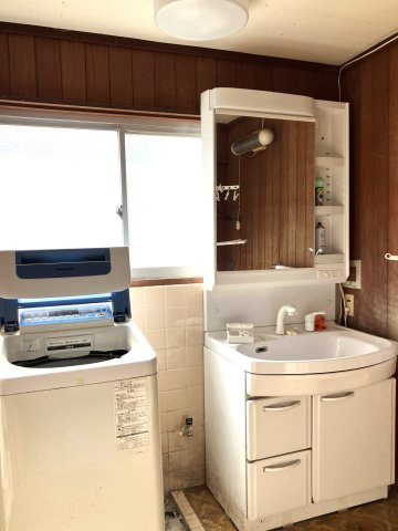 西伯郡南部町福成　中古住宅の独立洗面台