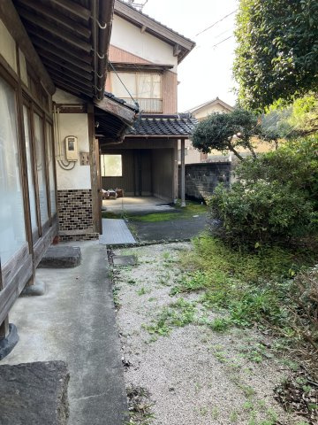 西伯郡南部町福成　中古住宅の庭
