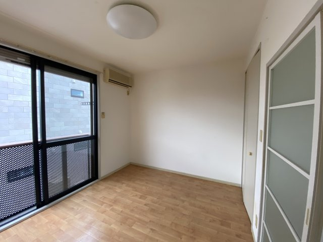 リバーハイツの洋室