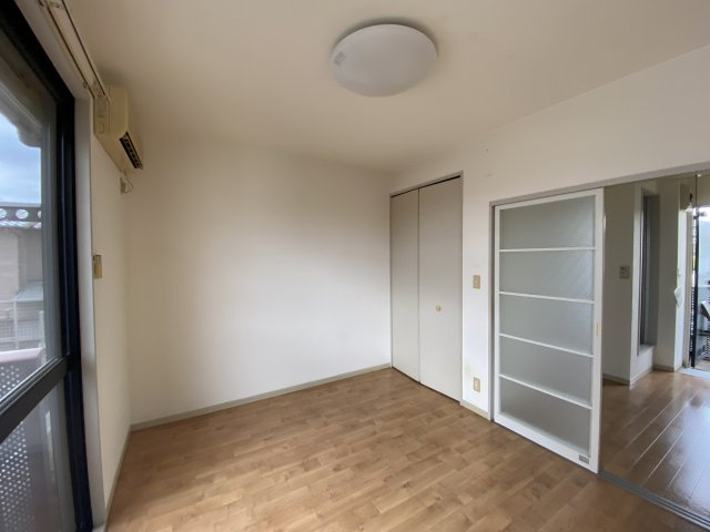 リバーハイツの洋室