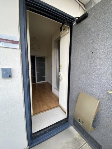 リバーハイツの玄関