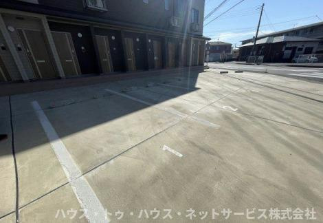 ボヌールメゾンAの駐車場