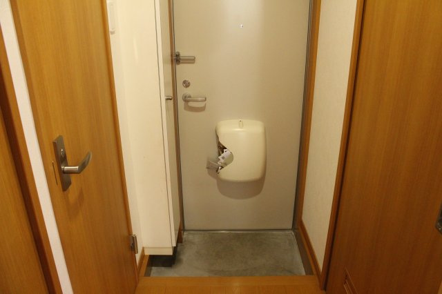 エバーライフ西高松の玄関|※別の部屋の写真です。
