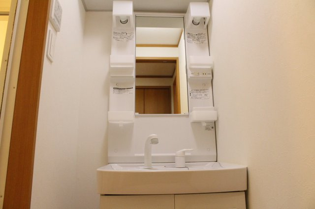 エバーライフ西高松の洗面所|※別の部屋の写真です。