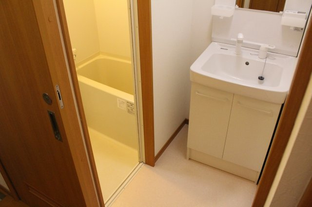エバーライフ西高松の洗面所|※別の部屋の写真です。