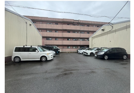 鳳倉庫Ⅱ　ＥＦの駐車場