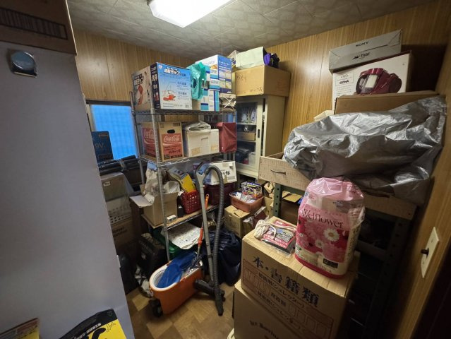 壮大な土地にそびえたつ平屋、大型車庫、作業場もの収納|小物を収納するのに便利です