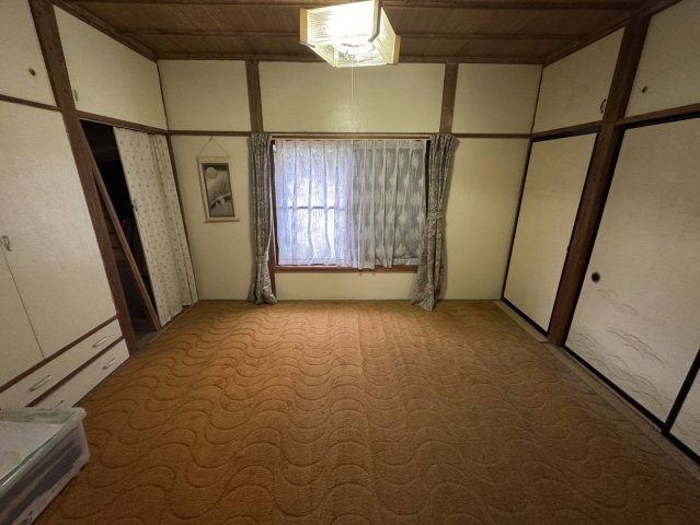 壮大な土地にそびえたつ平屋、大型車庫、作業場もの和室|和室があれば客間としても活用できます