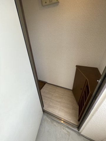 クリスタルコートⅠの玄関