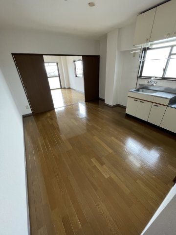 クリスタルコートⅠの居間・リビング