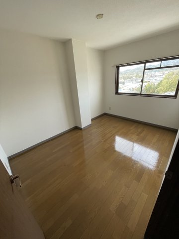 クリスタルコートⅠの居間・リビング