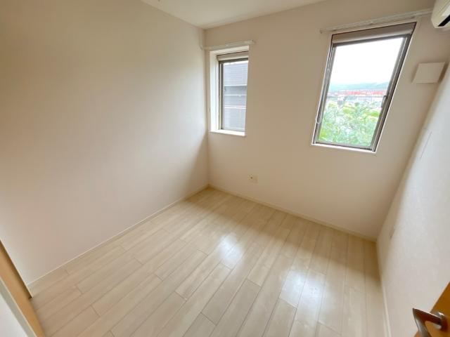 【内装】 | プレジールＢ | 洋室