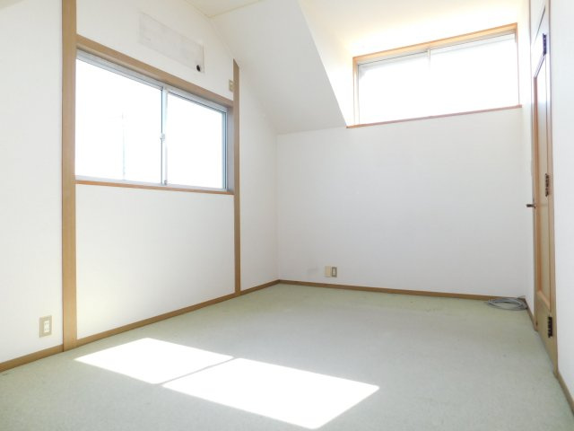 愛西市大井町宮新田の中古一戸建の洋室|◇３階洋室◇　　南面で明るい洋室６．０帖　全居室収納完備！