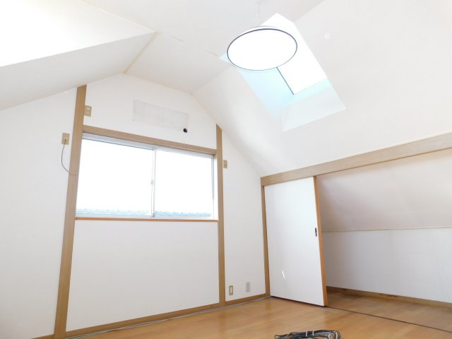 愛西市大井町宮新田の中古一戸建の洋室|◇３階洋室◇　　南面で明るい洋室８．０帖　全居室収納完備！