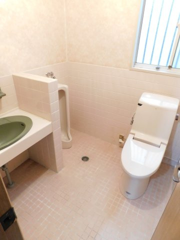 愛西市大井町宮新田の中古一戸建のトイレ|◇トイレ◇　　洗面台付き　レストルーム仕様