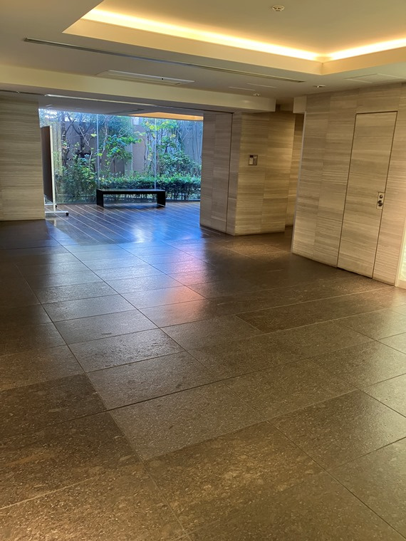 オーベル志村城山のロビー