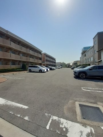 カルム・ソレイユの駐車場