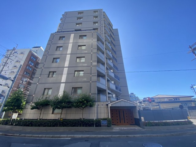 クレステージ今出川通の外観