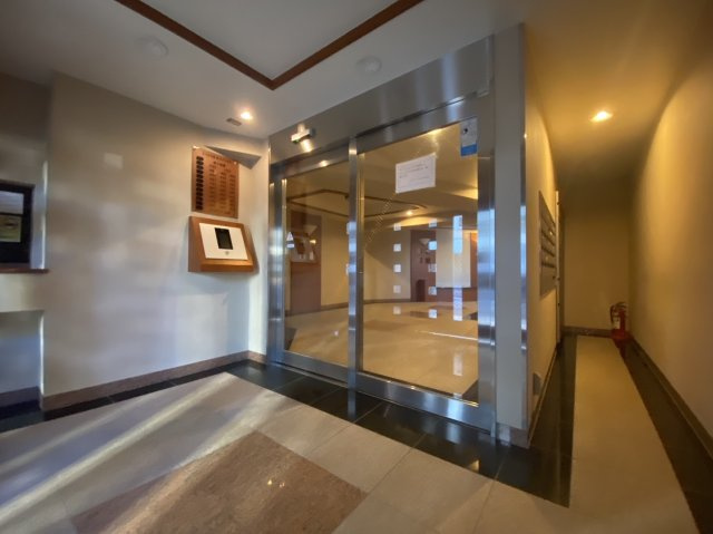 クレステージ今出川通のエントランス