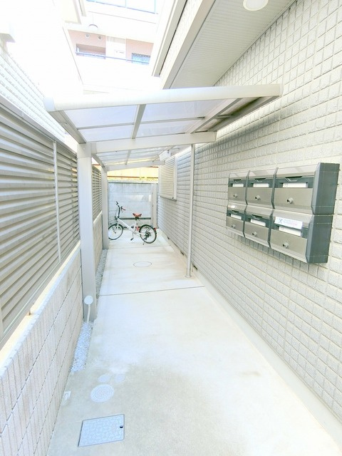 エスポワールのエントランス|★屋根付き駐輪場★