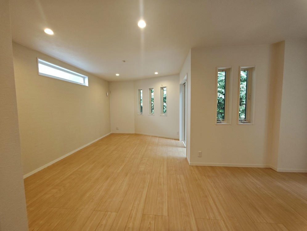 横浜市緑区三保町 新築戸建て【仲介手数料無料】カースペース2台の居間・リビング