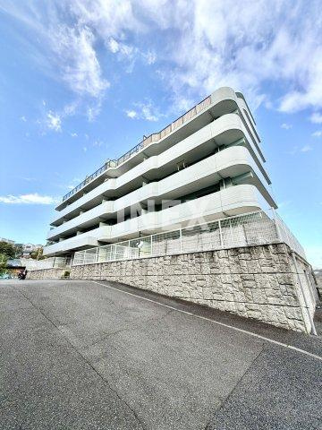 横浜市磯子区磯子２丁目の賃貸マンションの外観